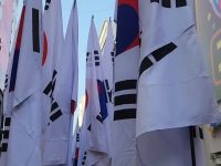 오늘 자 거리로 나온 시민들
