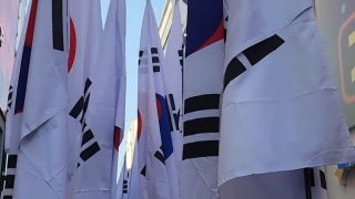 오늘 자 거리로 나온 시민들