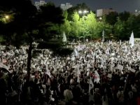 현재 이 시각 거리에 나온 사람들